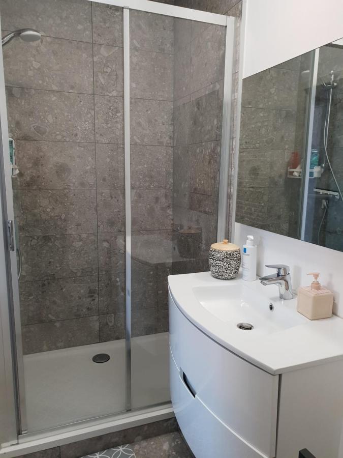 Uitzicht Op Het Mas Apartment Antwerpen Bagian luar foto